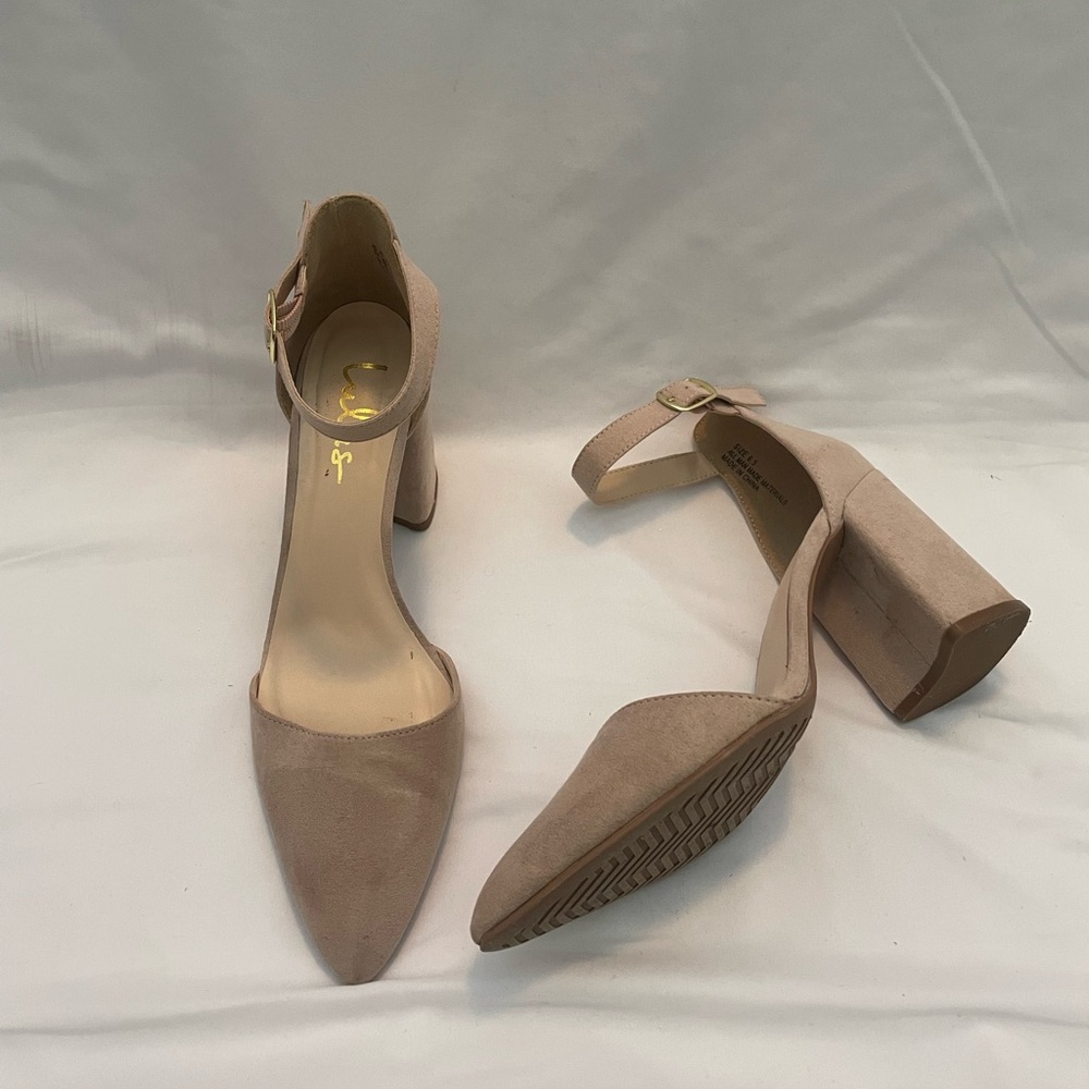 Pointed toe heels